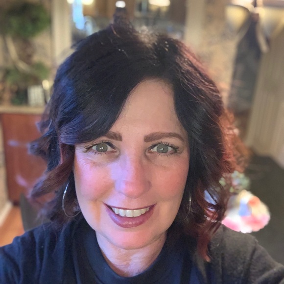 Meet your Posher, Carrie - Picture 2 of 2